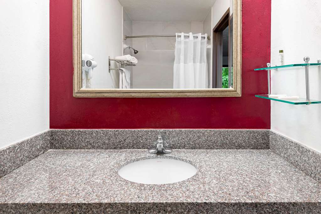 Ramada By Wyndham Indianapolis Speedway - thumb 5