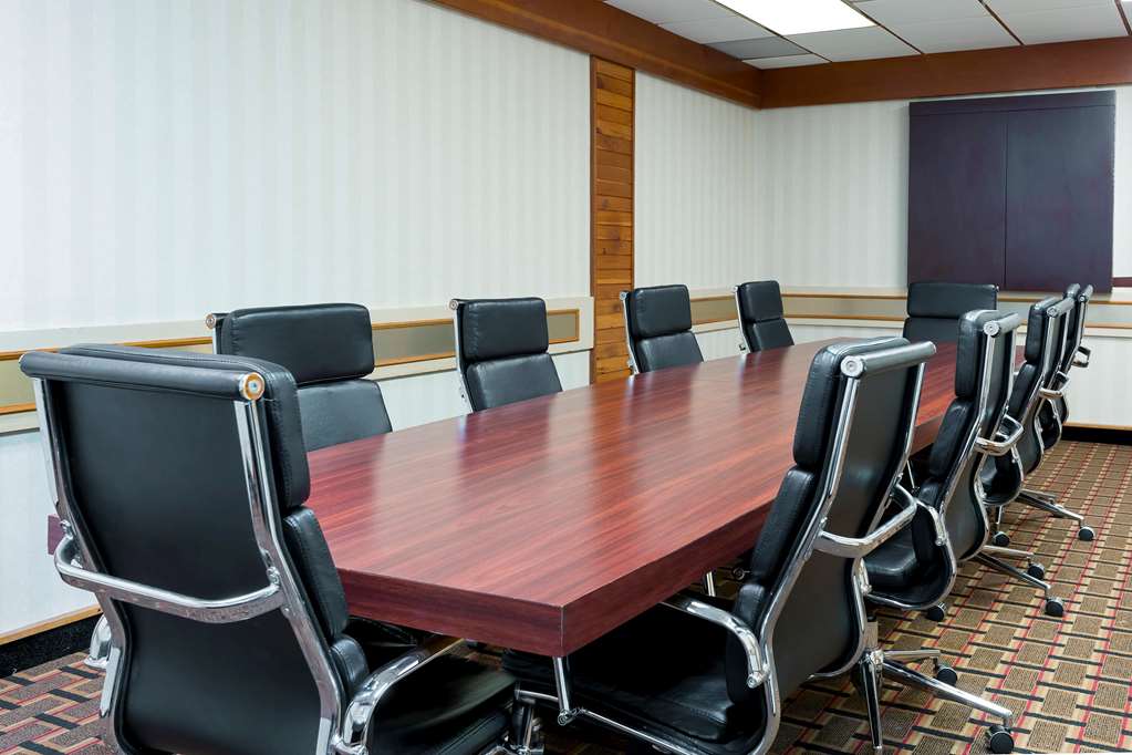 Ramada By Wyndham Indianapolis Speedway - thumb 8