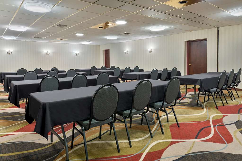 Ramada By Wyndham Indianapolis Speedway - thumb 9