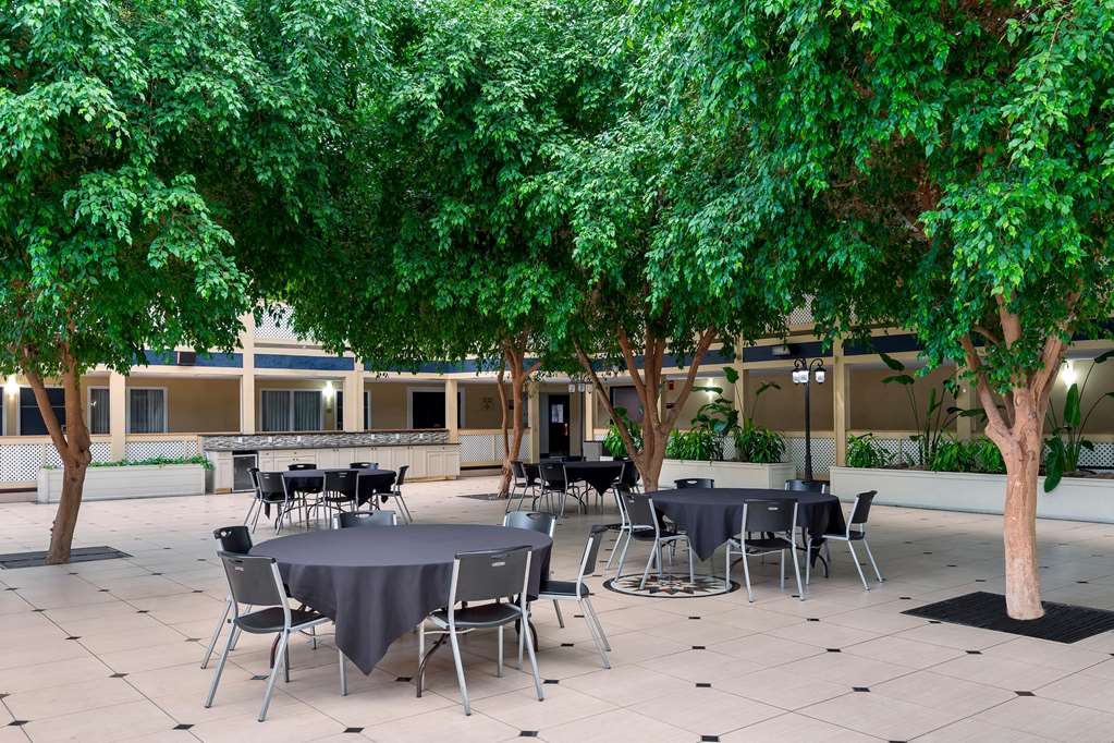 Ramada By Wyndham Indianapolis Speedway - thumb 10