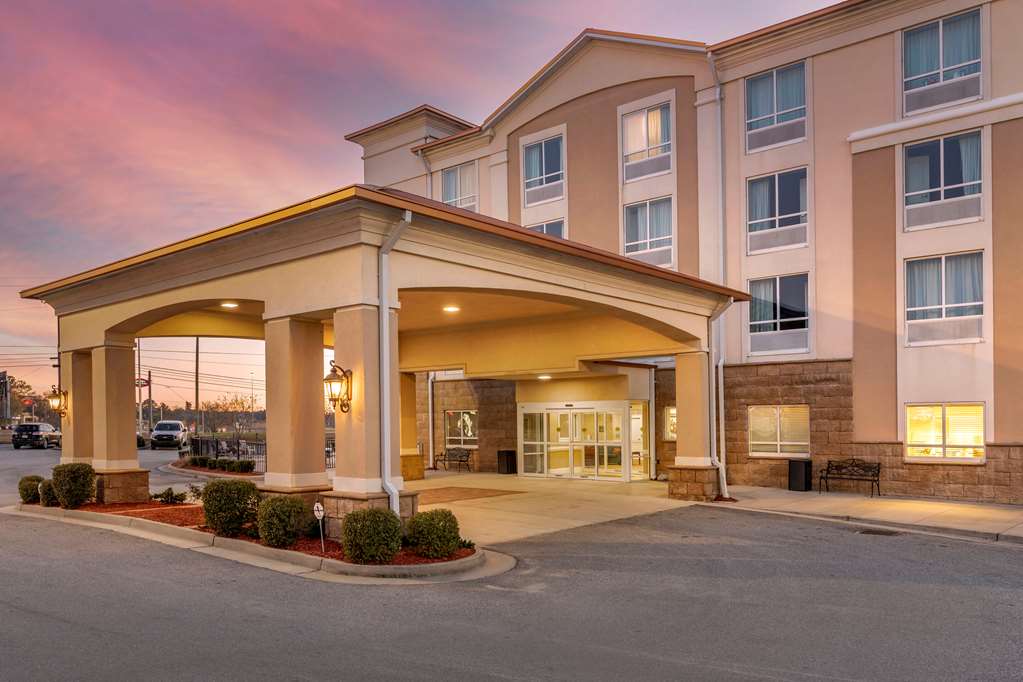 Comfort Inn & Suites - thumb 0