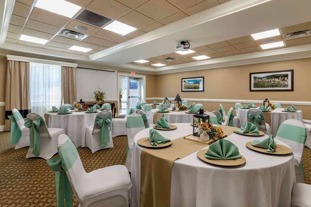 Comfort Inn & Suites - thumb 8