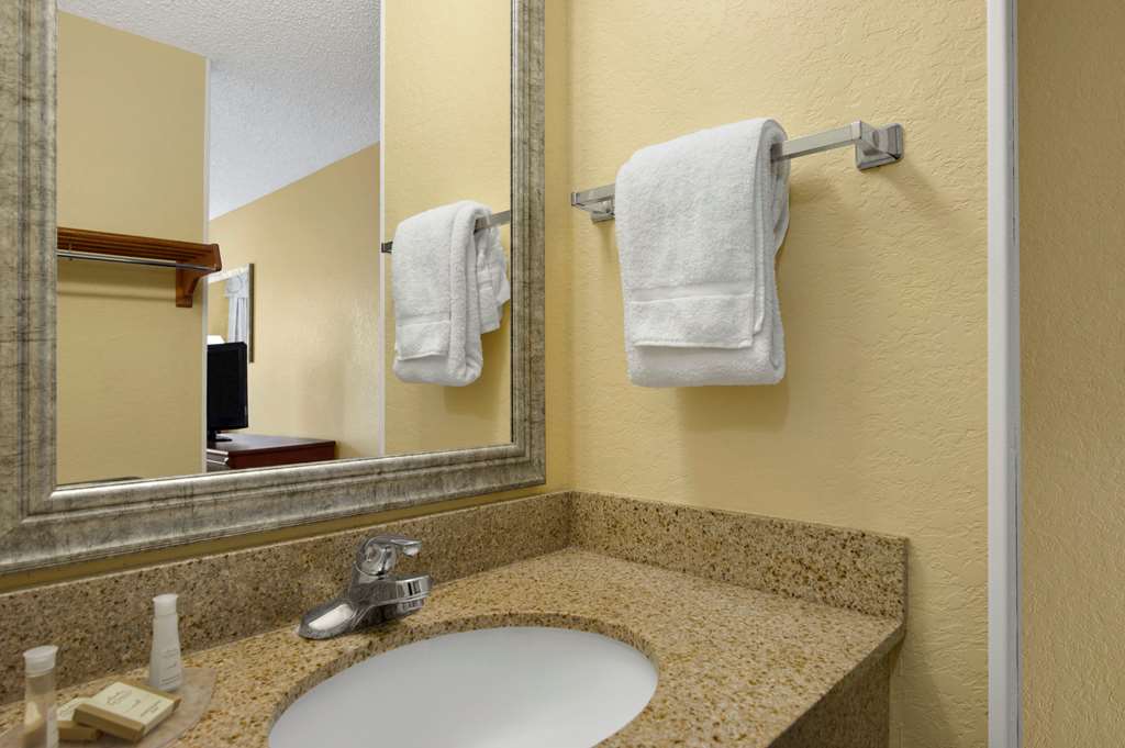 Baymont Inn & Suites Gainesville - thumb 4