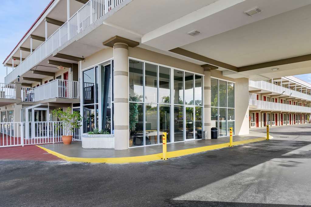 Rodeway Inn - thumb 0