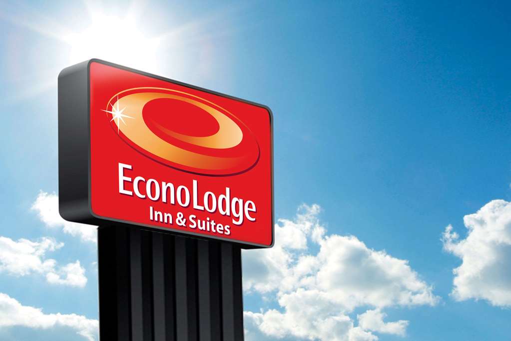 Econo Lodge Inn & Suites - thumb 0