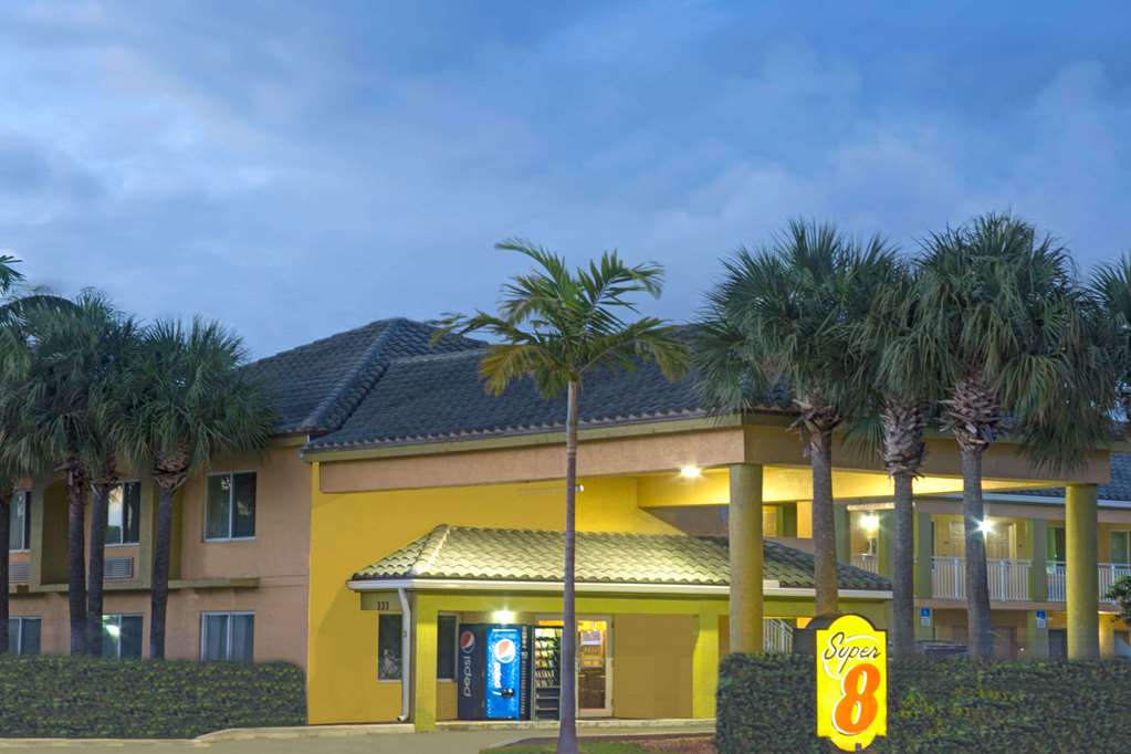 Super 8 Dania/Fort Lauderdale Arpt - thumb 0
