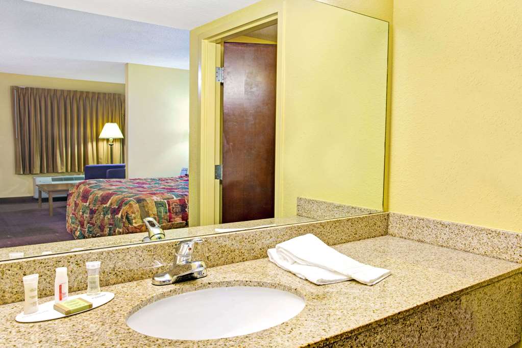 Super 8 Dania/Fort Lauderdale Arpt - thumb 7
