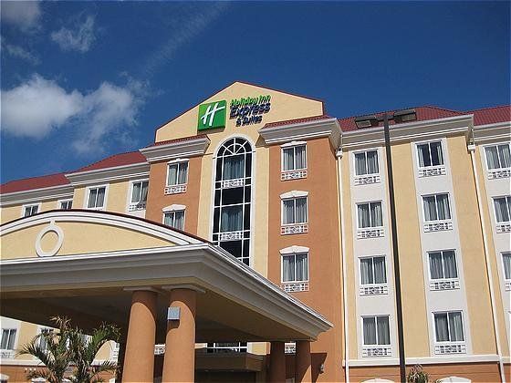Holiday Inn Express Hotel & Suites - thumb 1
