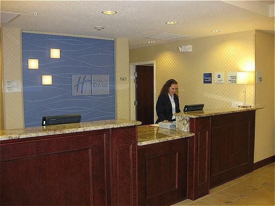 Holiday Inn Express Hotel & Suites - thumb 2