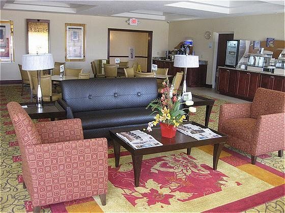 Holiday Inn Express Hotel & Suites - thumb 10