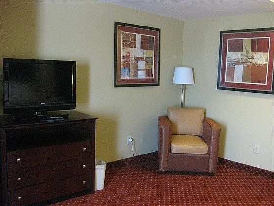 Holiday Inn Express Hotel & Suites - thumb 12