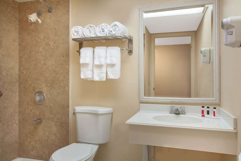 Ramada Titusville/Kennedy Space Center - thumb 9