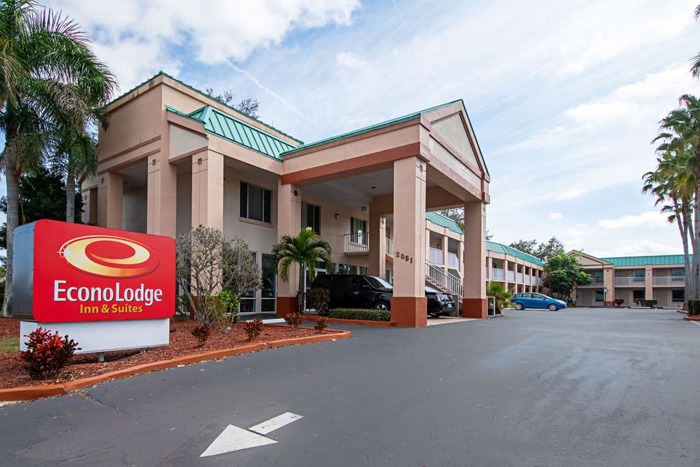 Econo Lodge Inn & Suites - thumb 0