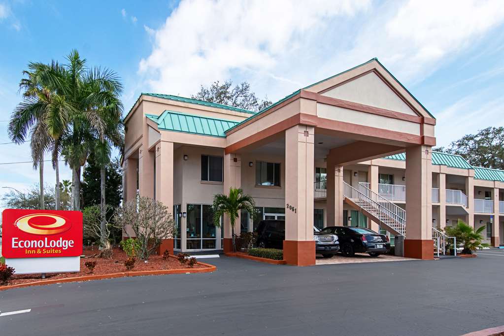 Econo Lodge Inn & Suites - thumb 2