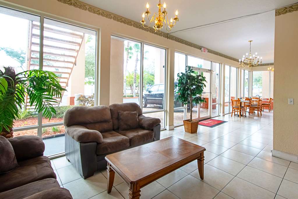 Econo Lodge Inn & Suites - thumb 3