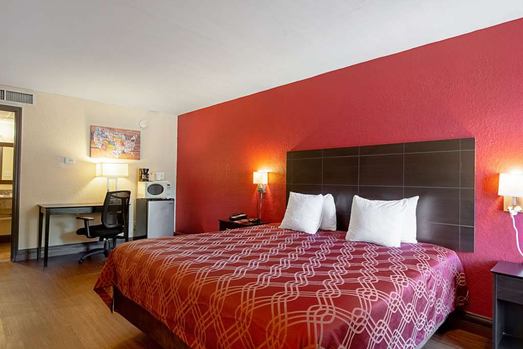 Econo Lodge Inn & Suites - thumb 10