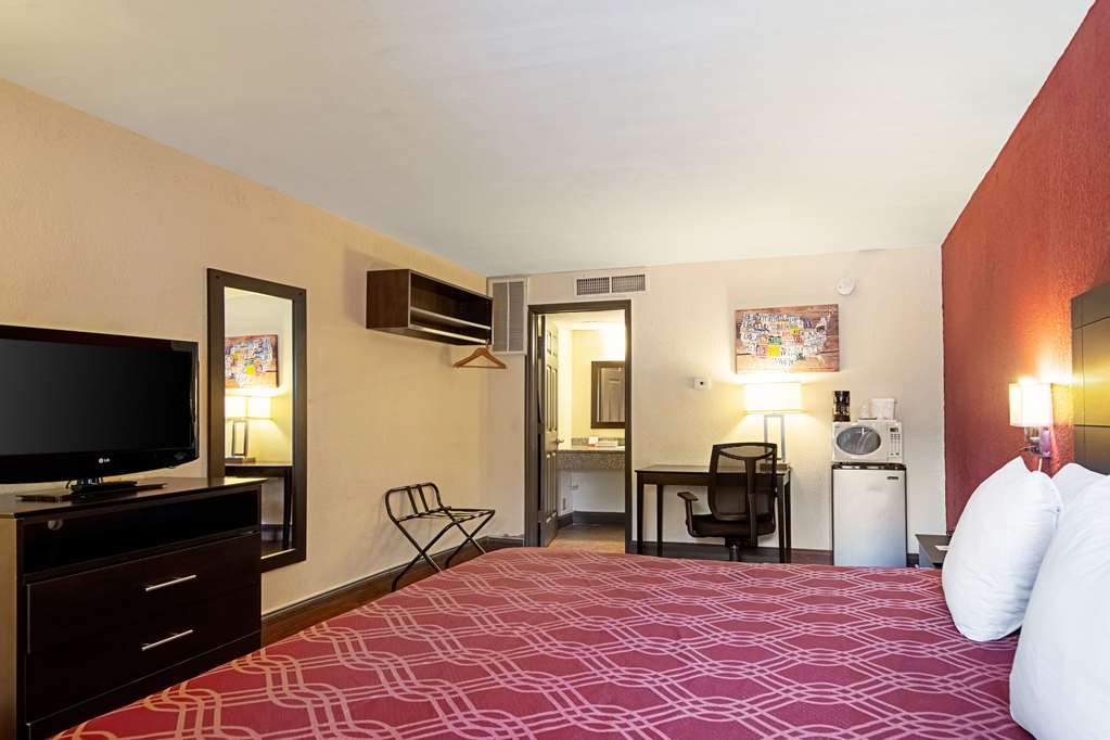 Econo Lodge Inn & Suites - thumb 11