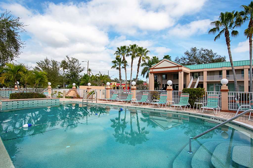 Econo Lodge Inn & Suites - thumb 12