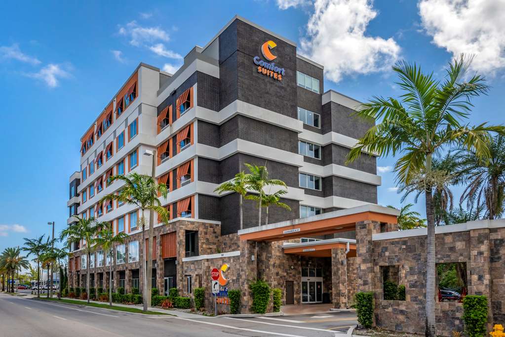 Comfort Suites Ft. Airport & Cruise Port - thumb 0