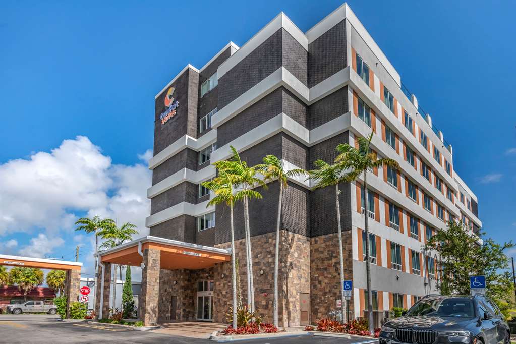 Comfort Suites Ft. Airport & Cruise Port - thumb 1
