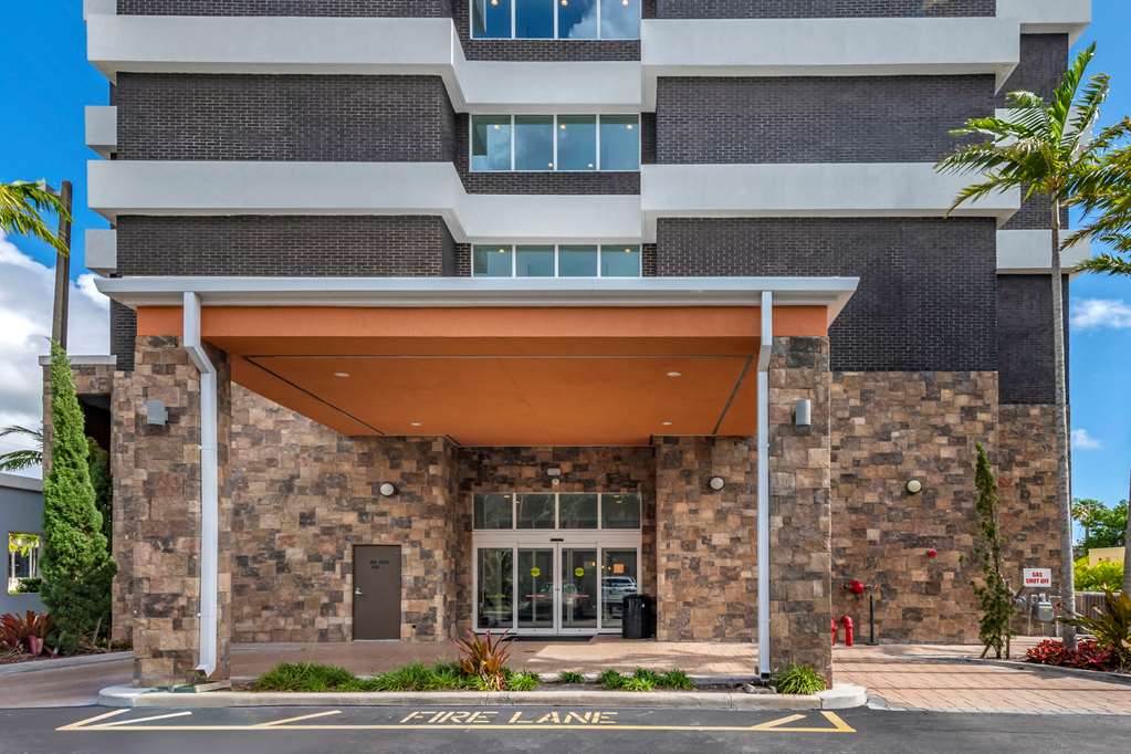 Comfort Suites Ft. Airport & Cruise Port - thumb 2