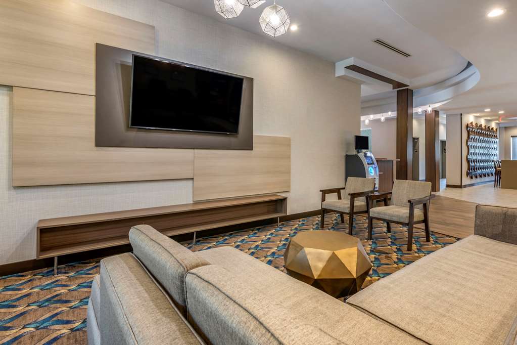 Comfort Suites Ft. Airport & Cruise Port - thumb 5