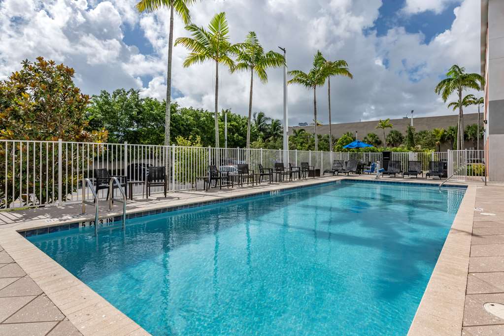 Comfort Suites Ft. Airport & Cruise Port - thumb 7