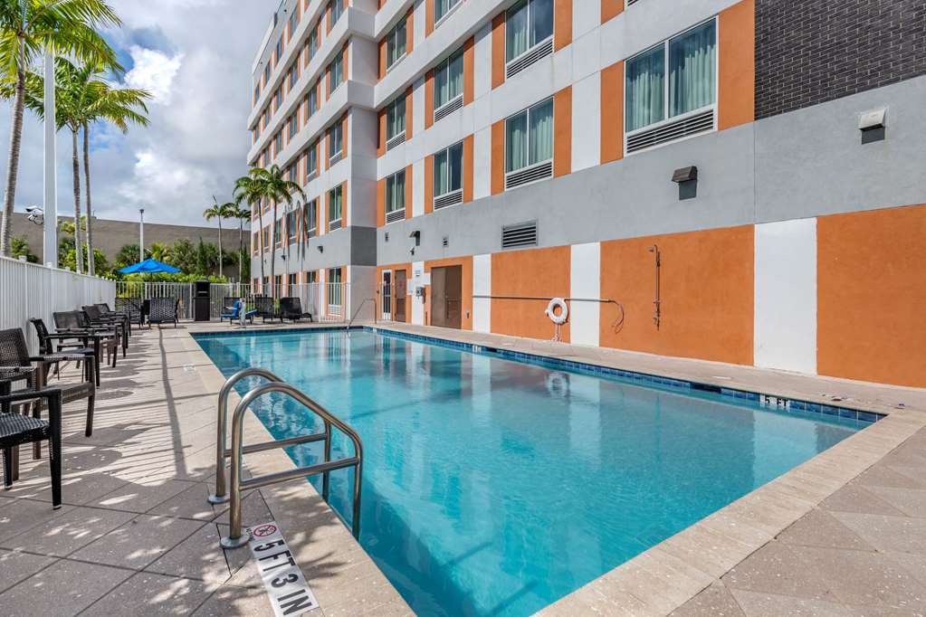 Comfort Suites Ft. Airport & Cruise Port - thumb 8