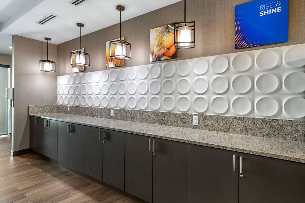 Comfort Suites Ft. Airport & Cruise Port - thumb 9