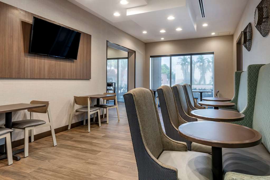 Comfort Suites Ft. Airport & Cruise Port - thumb 10