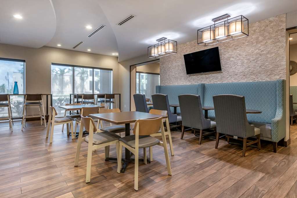 Comfort Suites Ft. Airport & Cruise Port - thumb 11