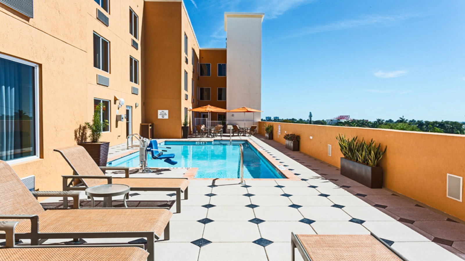 Holiday Inn Express & Sts Dania Beach - thumb 8