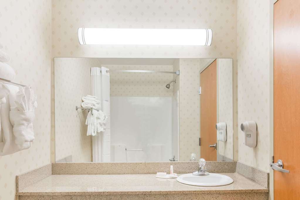 Super 8 Huntington - thumb 10