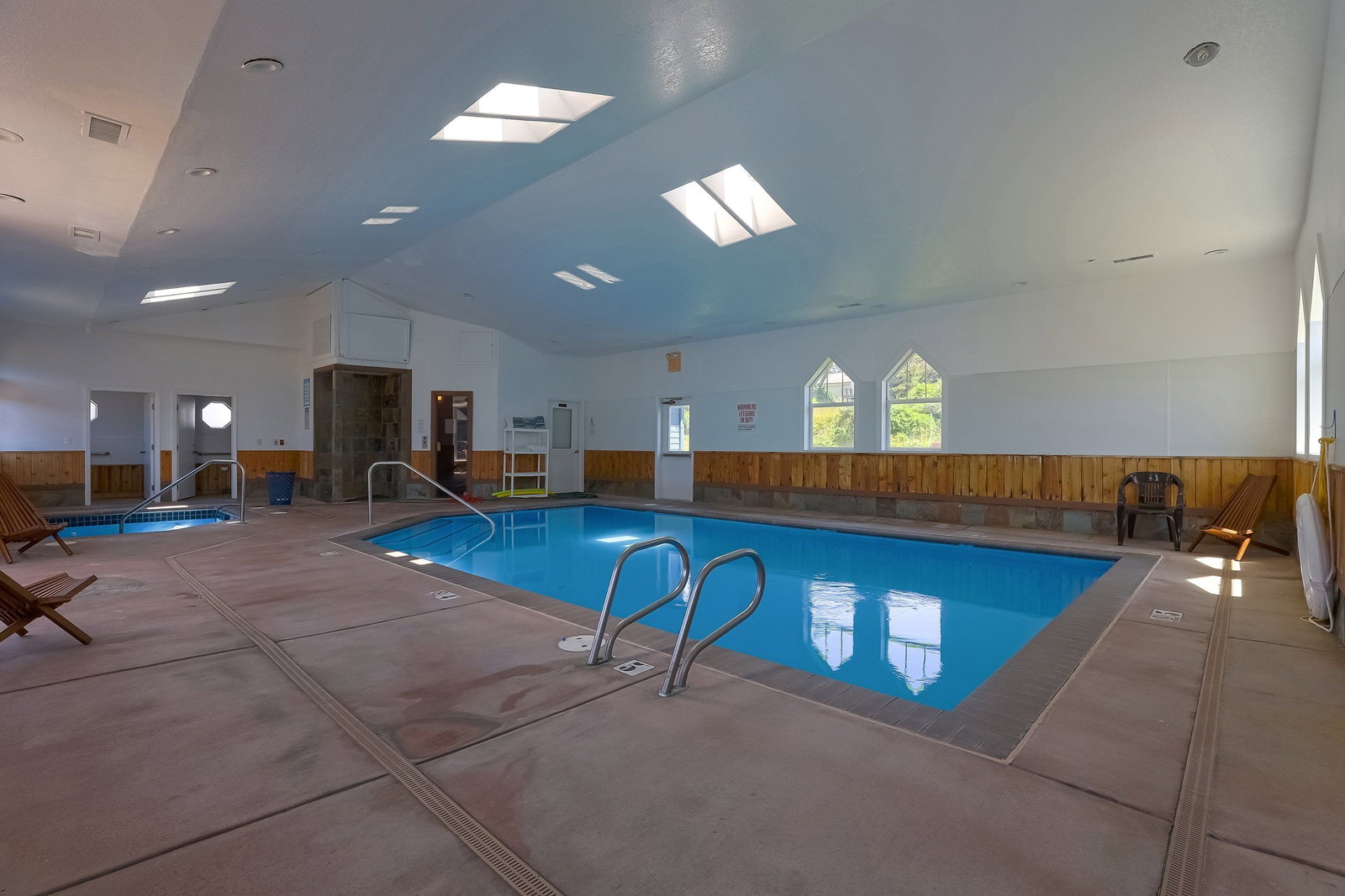 Waves Of Newport - thumb 11