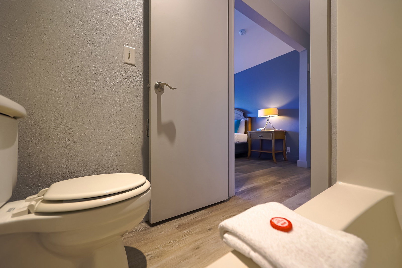 Waves Of Newport - thumb 12