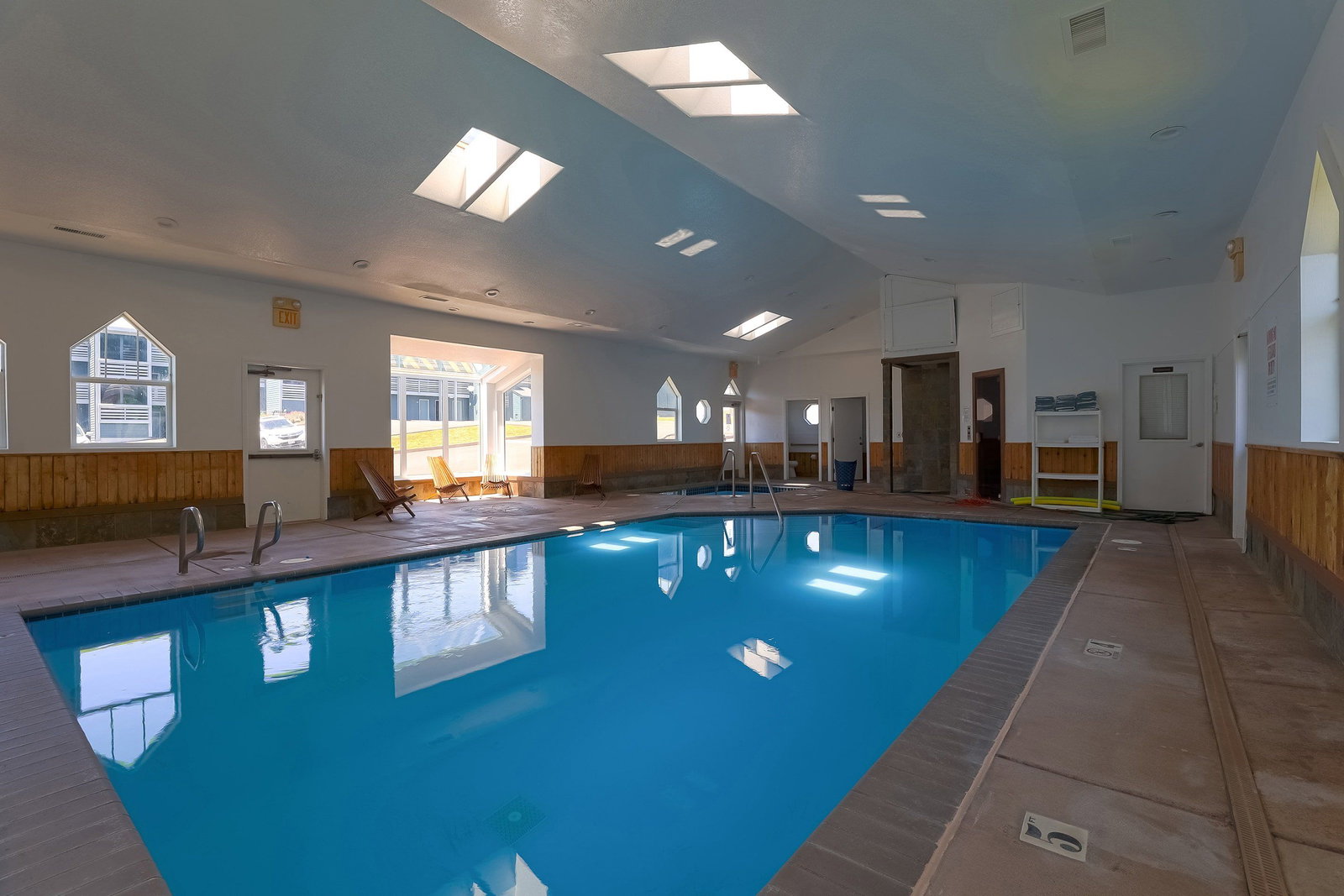 Waves Of Newport - thumb 13