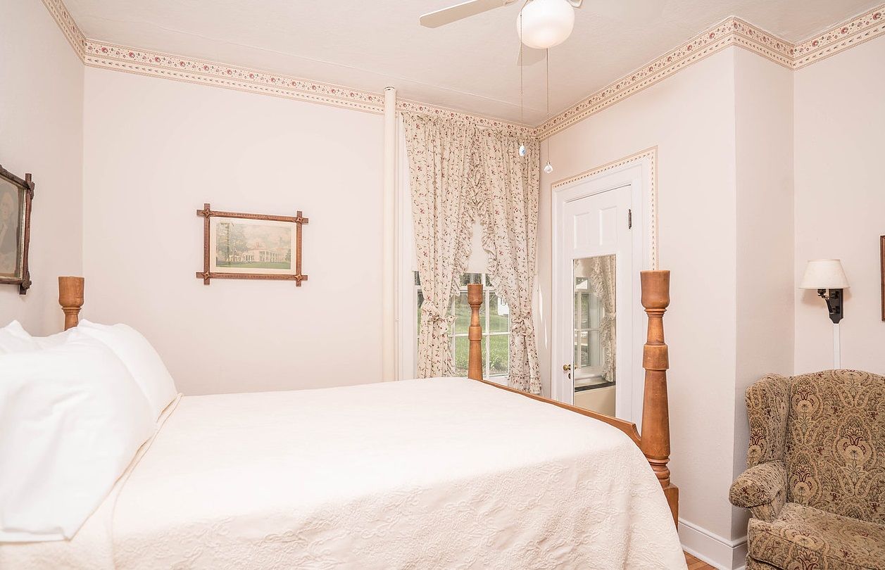 The General Lewis Inn - thumb 2