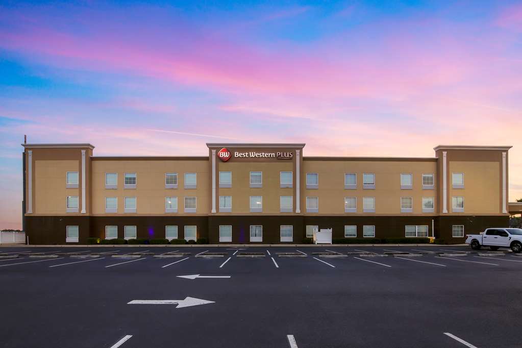 Best Western Plus Brunswick Inn & Suites - thumb 0