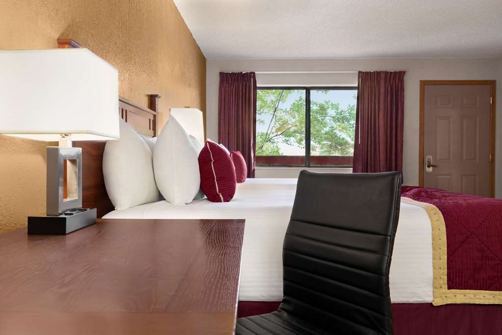 Baymont Inn & Suites Cortez - thumb 7