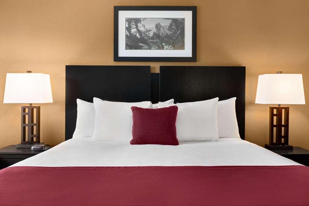 Baymont Inn & Suites Cortez - thumb 9