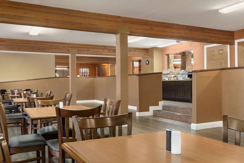 Baymont Inn & Suites Cortez - thumb 10