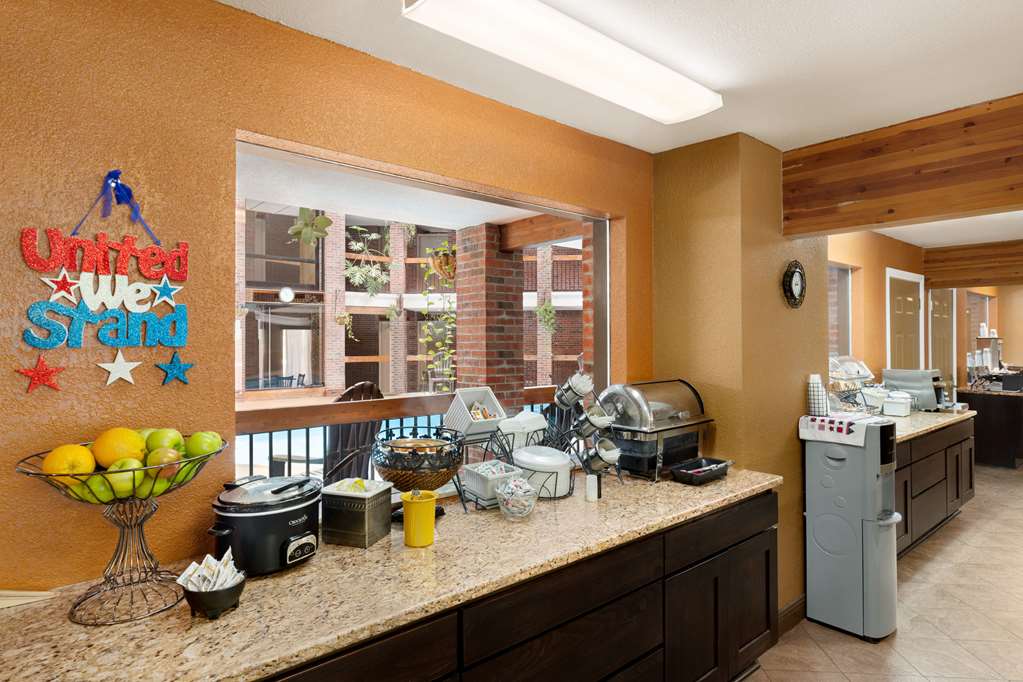 Baymont Inn & Suites Cortez - thumb 12