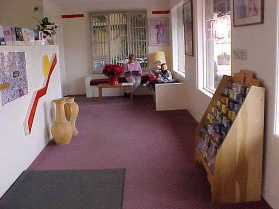 National 9 Inn Sand Canyon - thumb 1