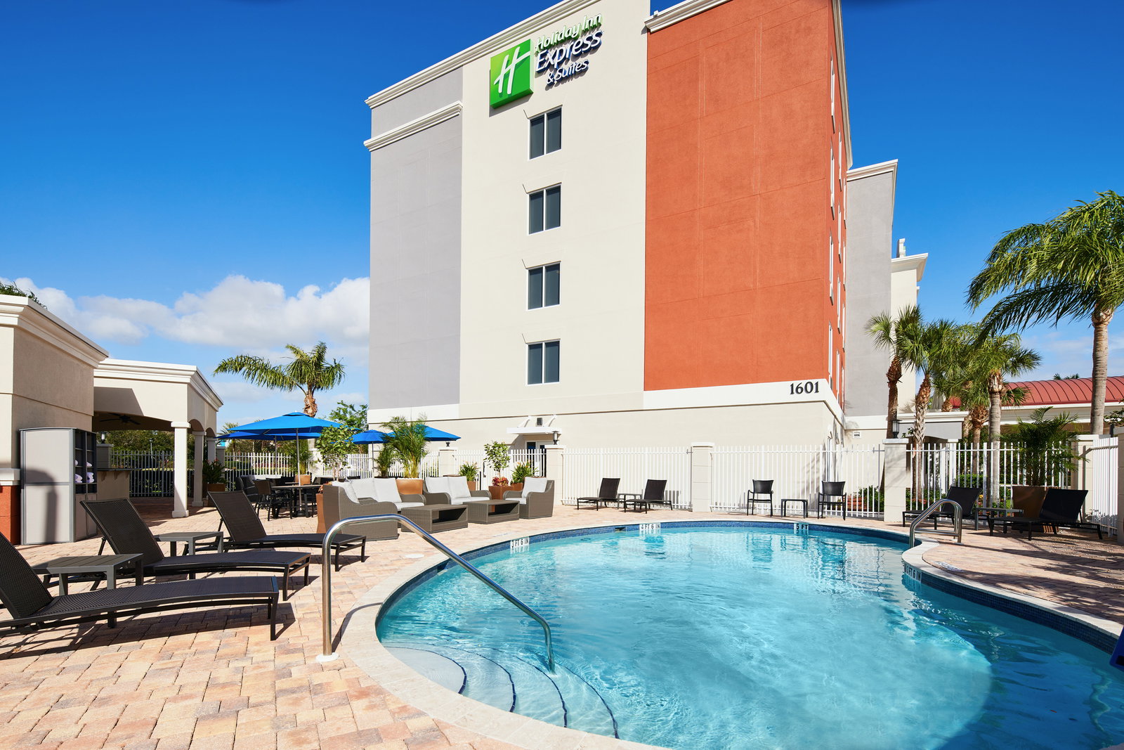 Holiday Inn Express Hotel & Suites - thumb 7