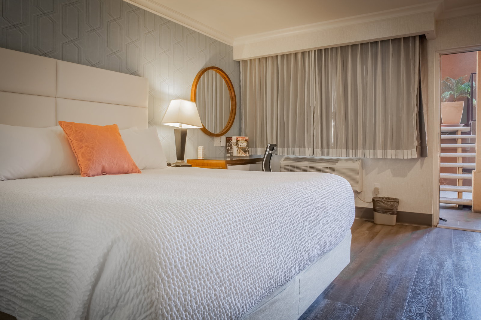 Pasadena Rose And Crown Hotel - thumb 1