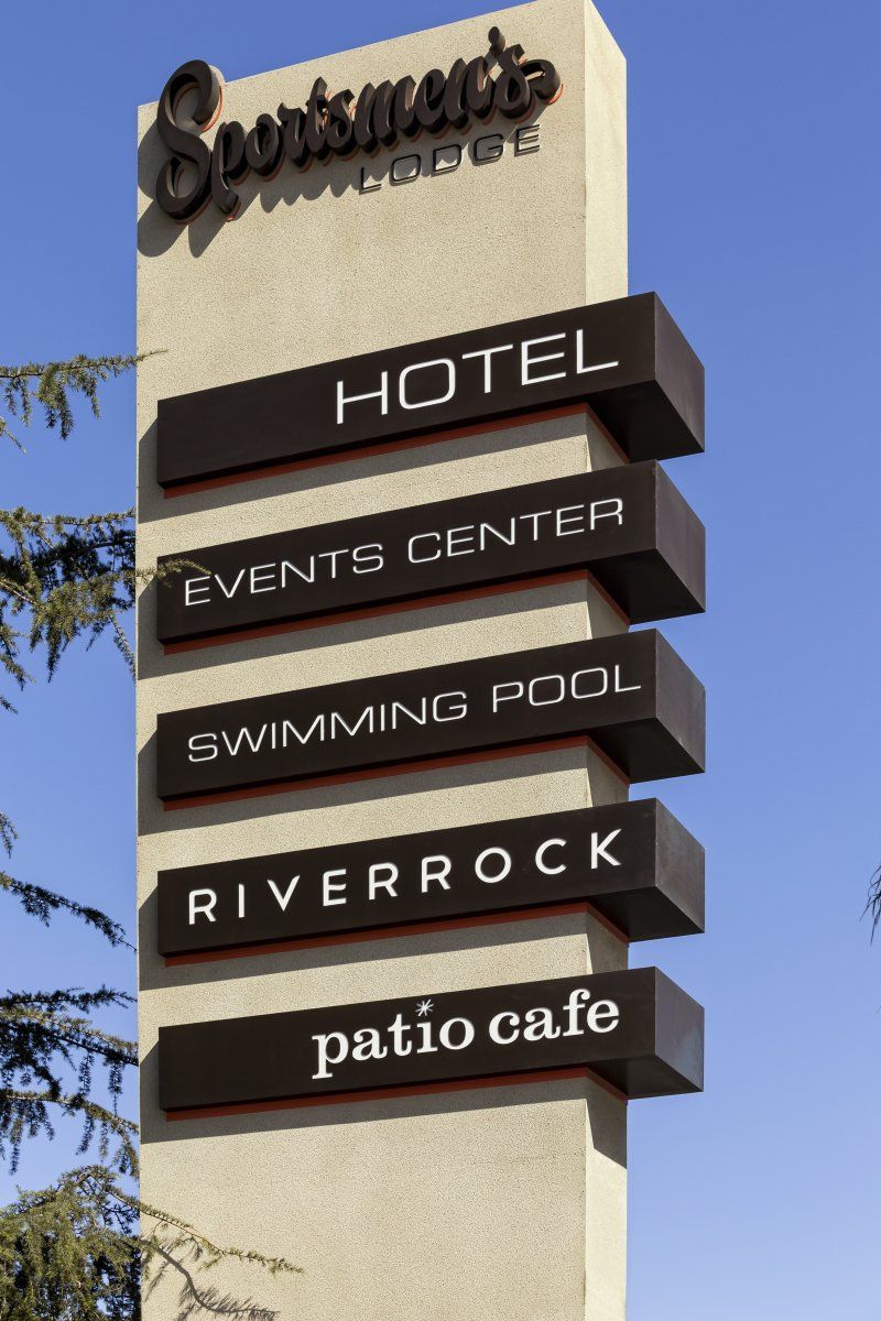 Sportsmen's Lodge Hotel - thumb 0