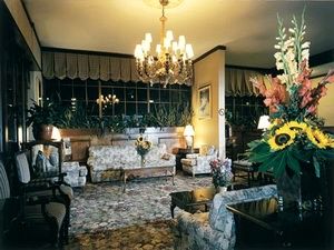 Sportsmen's Lodge Hotel - thumb 1