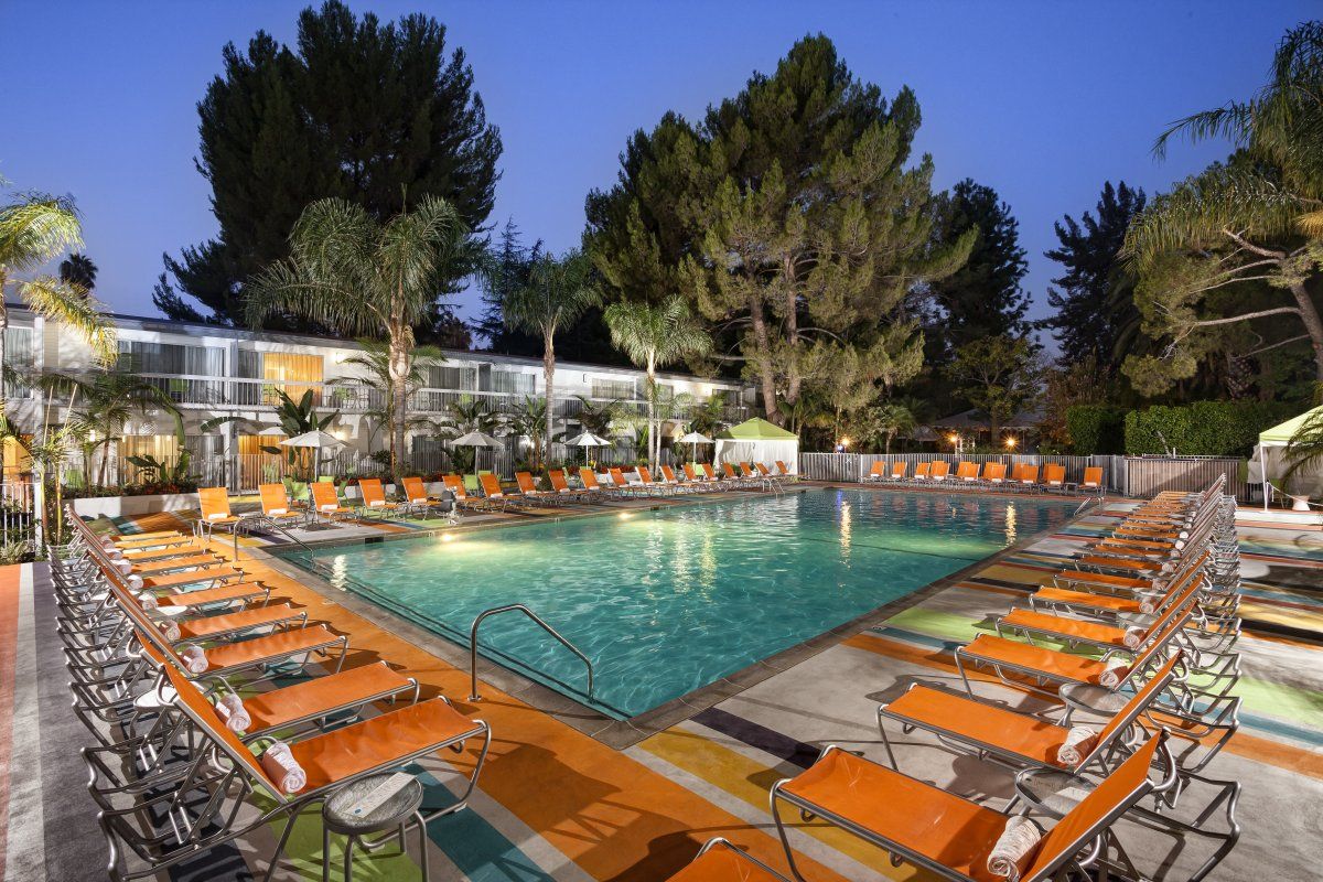 Sportsmen's Lodge Hotel - thumb 3