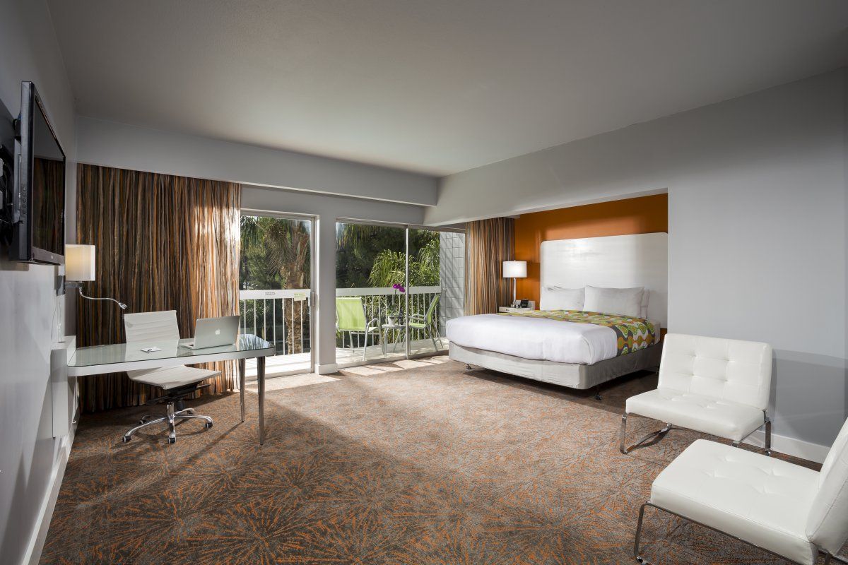 Sportsmen's Lodge Hotel - thumb 4