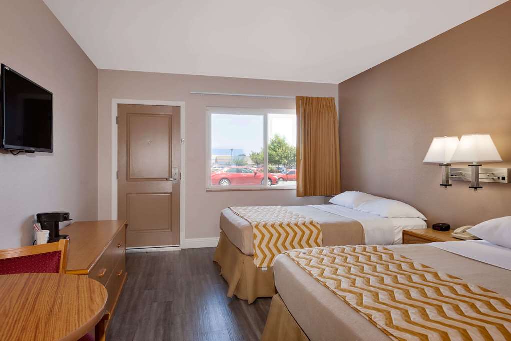 Travelodge Eureka - thumb 14